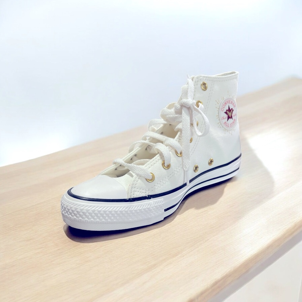 Converse Chuck Taylor Vintage White Hearts Kid 5 All Star Valentine's Day